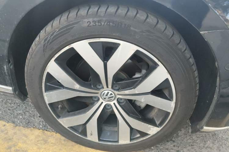 Used Volkswagen Magotan 2019 380TSI DSG Prestige Model China V Standard Right Front Wheel Hub
