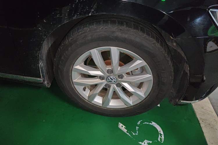 Used Volkswagen Magotan 2019 280TSI DSG Comfort Model China VI Standard Right Front Wheel Hub