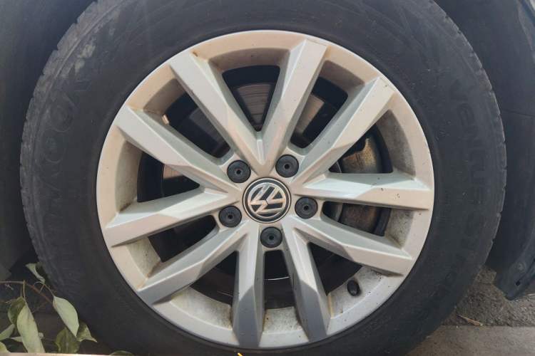 Used Volkswagen Magotan 2019 280TSI DSG Comfort Model China V Standard Right Front Wheel Hub