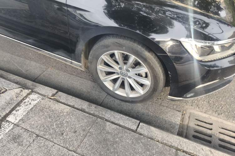 Used Volkswagen Magotan 2019 330TSI DSG Leading Edition China V Standard Right Front Wheel Hub