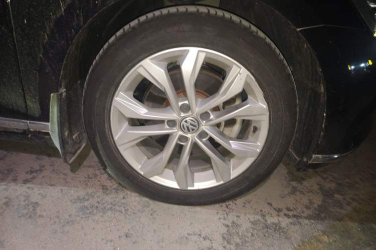 Used Volkswagen Magotan 2019 380TSI DSG Luxury Model China V Standard Right Front Wheel Hub