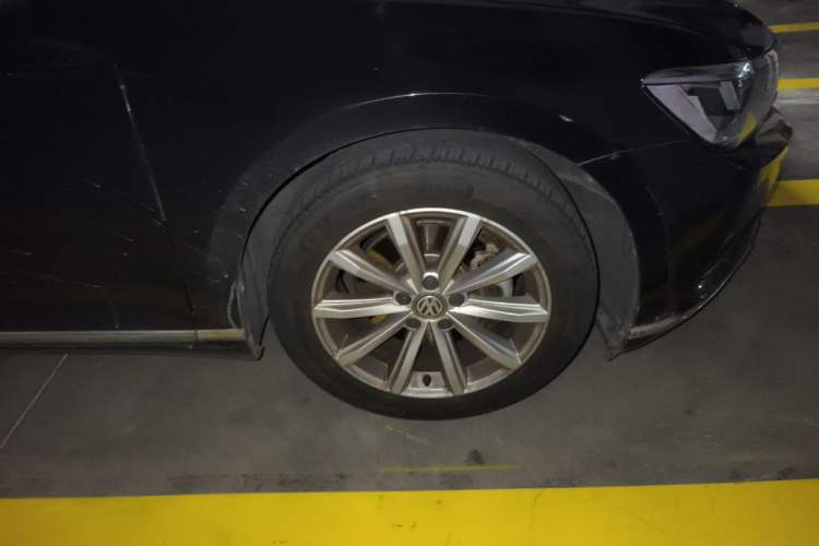 Used Volkswagen Magotan 2019 330TSI DSG Leading Model China VI Standard Right Front Wheel Hub