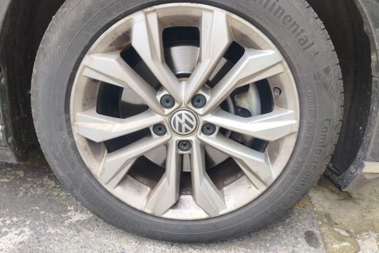 Used Volkswagen Magotan 2019 330TSI DSG Leading Model China VI Standard Right Front Wheel Hub