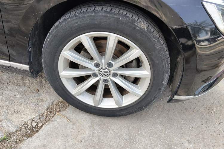 Used Volkswagen Magotan 2019 330TSI DSG Leading Edition China V Standard Right Front Wheel Hub