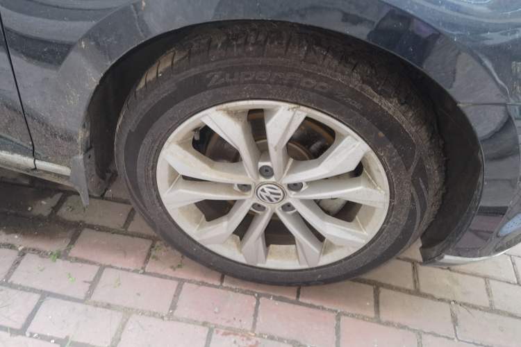 Used Volkswagen Magotan 2019 330TSI DSG Luxury Version China VI Standard Right Front Wheel Hub