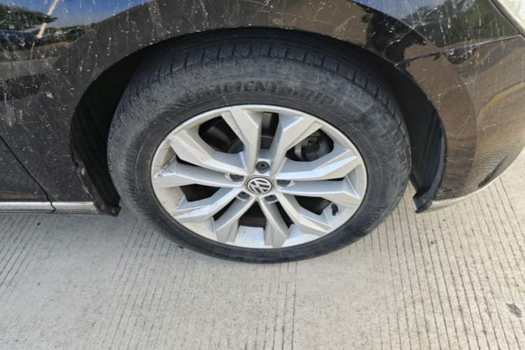 Used Volkswagen Magotan 2019 330TSI DSG Luxury Model China V Standard Right Front Wheel Hub