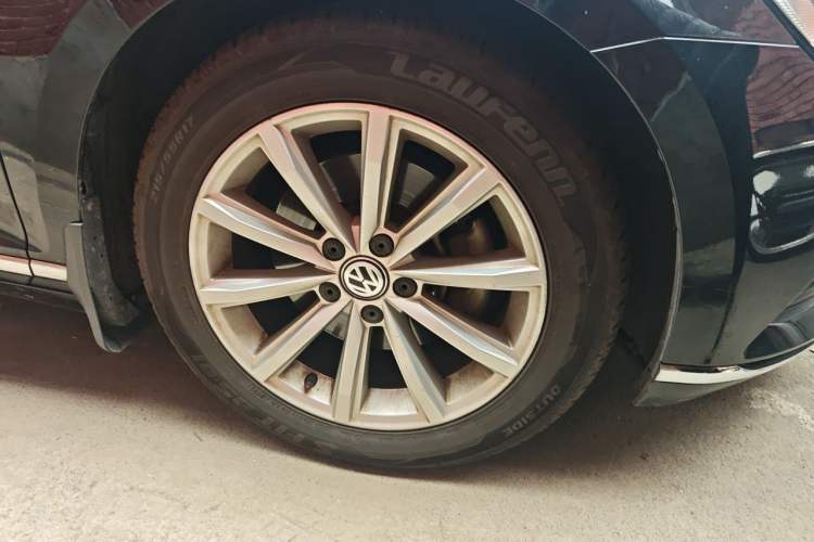 Used Volkswagen Magotan 2019 330TSI DSG Leading Model China VI Standard Right Front Wheel Hub