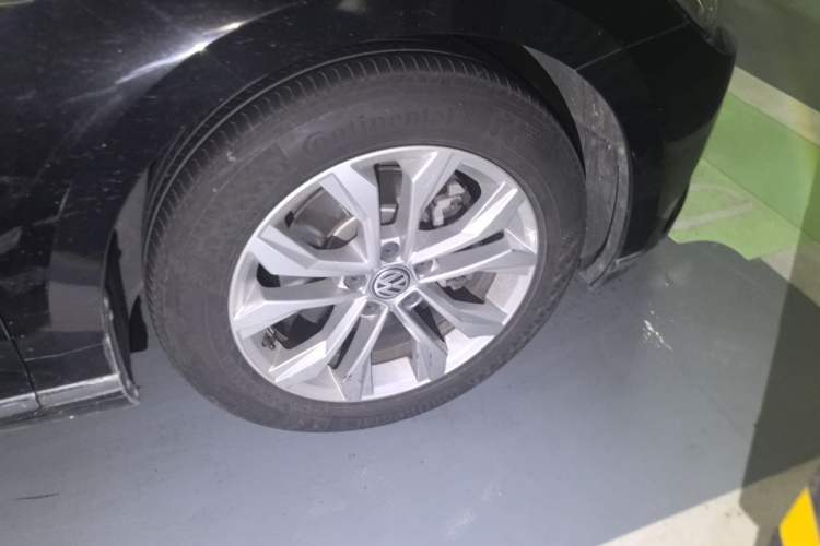Used Volkswagen Magotan 2019 330TSI DSG Luxury Model China V Standard Right Front Wheel Hub