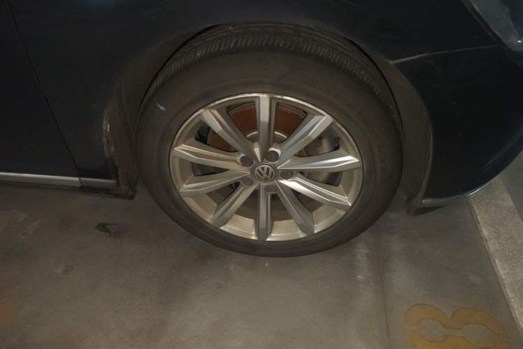Used Volkswagen Magotan 2019 330TSI DSG Leading Edition China V Standard Right Front Wheel Hub