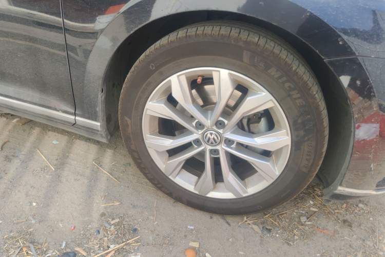 Used Volkswagen Magotan 2019 330TSI DSG Luxury Version China VI Standard Right Front Wheel Hub