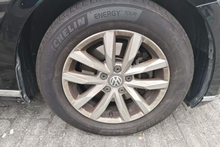 Used Volkswagen Magotan 2019 280TSI DSG Comfort Model China V Standard Right Front Wheel Hub
