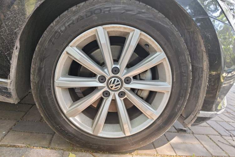 Used Volkswagen Magotan 2019 330TSI DSG Leading Edition China V Standard Right Front Wheel Hub