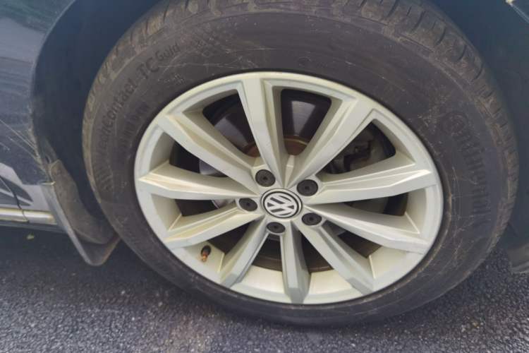 Used Volkswagen Magotan 2019 330TSI DSG Leading Model China VI Standard Right Front Wheel Hub
