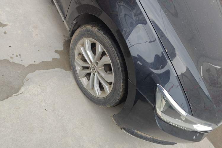 Used Volkswagen Magotan 2019 330TSI DSG Luxury Version China VI Standard Right Front Wheel Hub