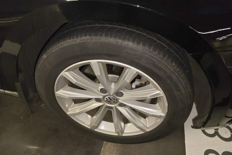 Used Volkswagen Magotan 2019 330TSI DSG Leading Edition China V Standard Right Front Wheel Hub