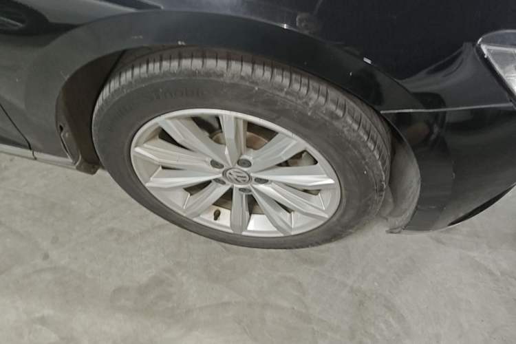 Used Volkswagen Magotan 2019 330TSI DSG Leading Edition China V Standard Right Front Wheel Hub