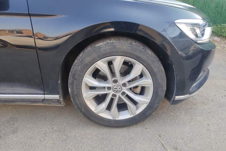 Used Volkswagen Magotan 2019 330TSI DSG Luxury Version China VI Standard Right Front Wheel Hub