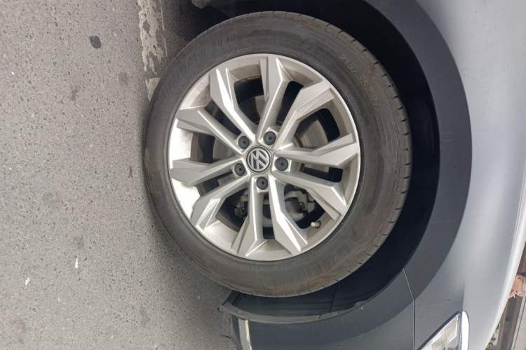 Used Volkswagen Magotan 2019 330TSI DSG Luxury Model China V Standard Right Front Wheel Hub