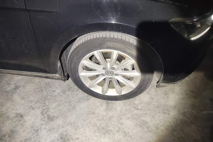 Used Volkswagen Magotan 2019 330TSI DSG Leading Model China VI Standard Right Front Wheel Hub