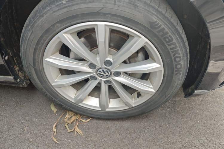 Used Volkswagen Magotan 2019 280TSI DSG Leading Model China V Standard Right Front Wheel Hub
