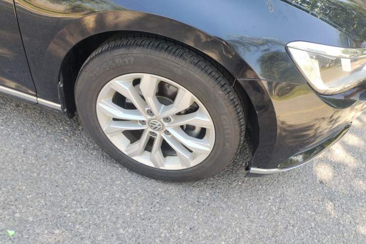 Used Volkswagen Magotan 2019 330TSI DSG Luxury Model China V Standard Right Front Wheel Hub