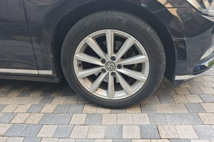 Used Volkswagen Magotan 2019 330TSI DSG Leading Model China VI Standard Right Front Wheel Hub