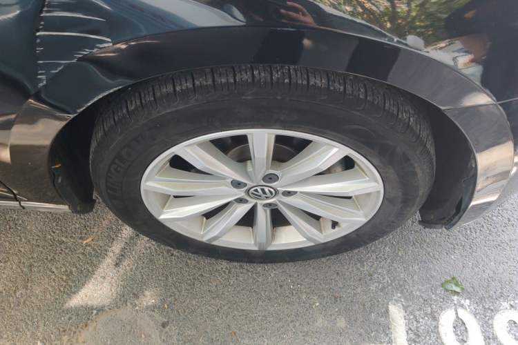 Used Volkswagen Magotan 2019 330TSI DSG Leading Edition China V Standard Right Front Wheel Hub