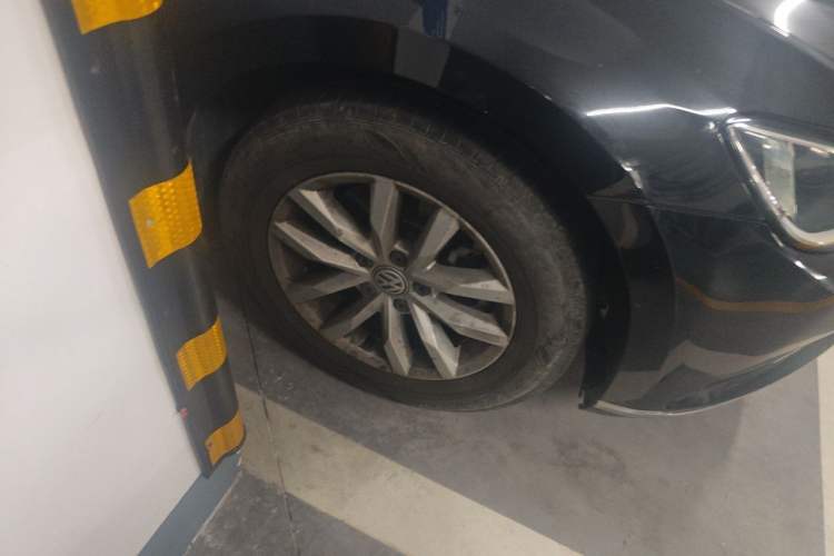 Used Volkswagen Magotan 2019 280TSI DSG Comfort Model China V Standard Right Front Wheel Hub