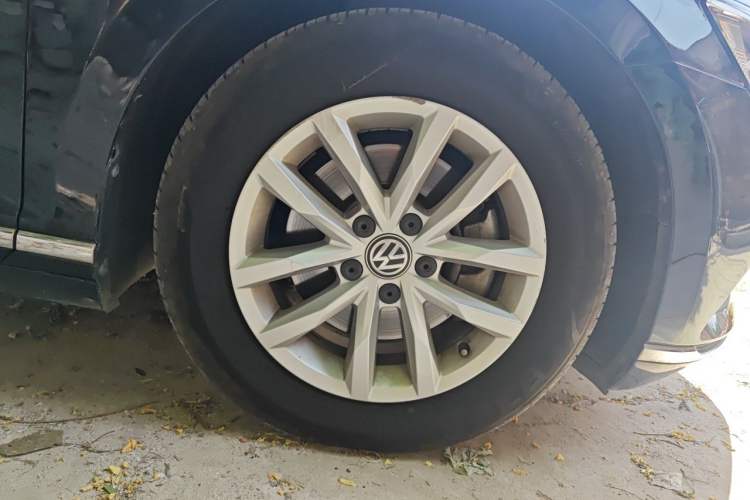 Used Volkswagen Magotan 2019 280TSI DSG Comfort Model China VI Standard Right Front Wheel Hub