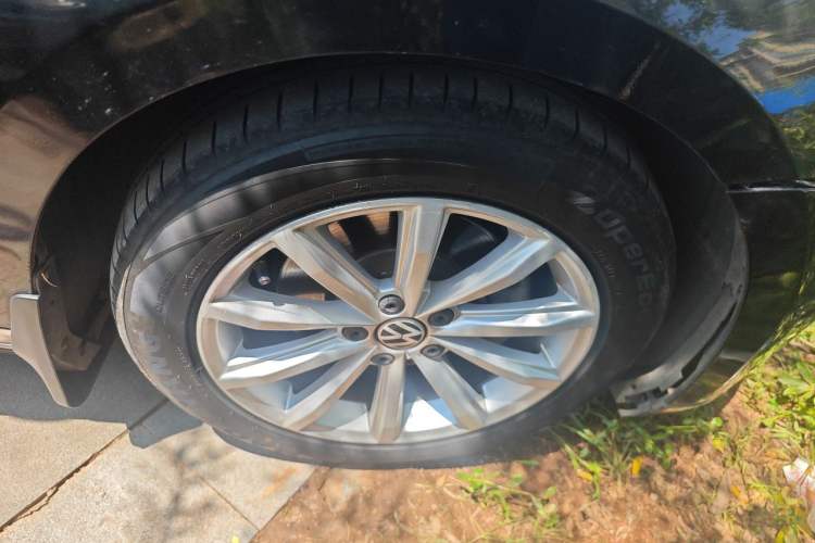 Used Volkswagen Magotan 2019 330TSI DSG Leading Edition China V Standard Right Front Wheel Hub