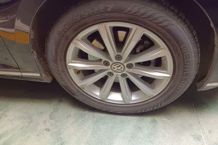 Used Volkswagen Magotan 2019 280TSI DSG Leading Model China V Standard Right Front Wheel Hub