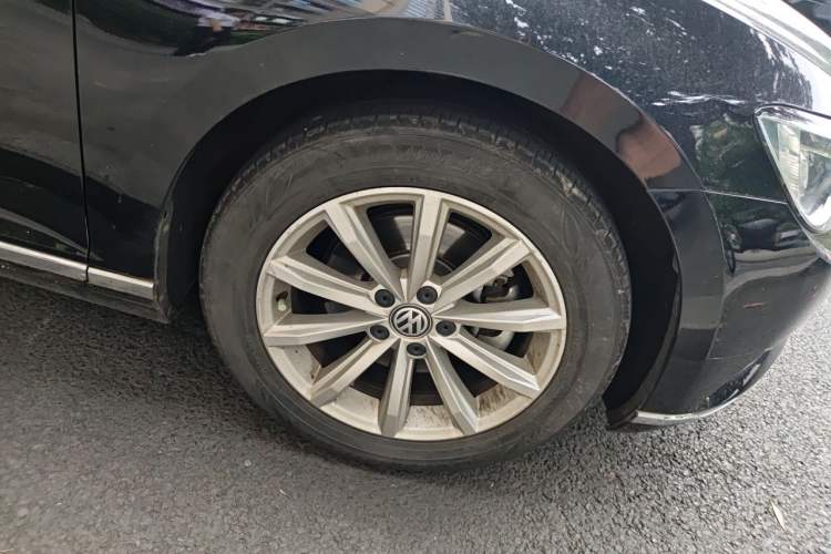 Used Volkswagen Magotan 2019 280TSI DSG Leading Model China VI Standard Right Front Wheel Hub