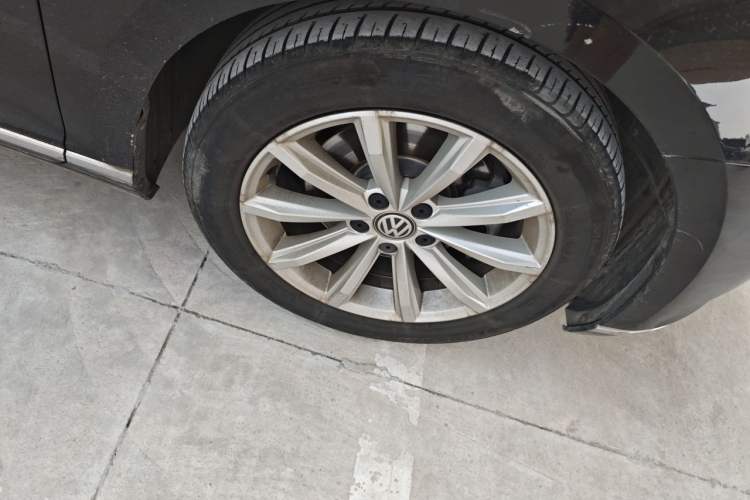 Used Volkswagen Magotan 2019 330TSI DSG Leading Model China VI Standard Right Front Wheel Hub