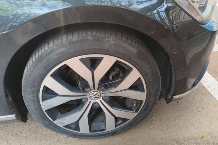 Used Volkswagen Magotan 2019 380TSI DSG Prestige Model China VI Standard Right Front Wheel Hub