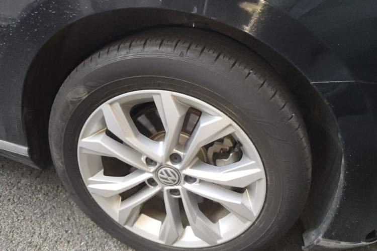 Used Volkswagen Magotan 2019 330TSI DSG Luxury Version China VI Standard Right Front Wheel Hub