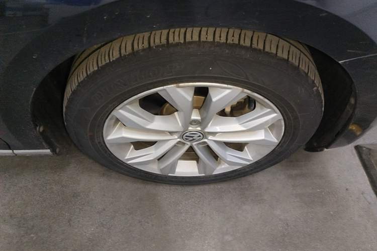 Used Volkswagen Magotan 2019 330TSI DSG Luxury Model China V Standard Right Front Wheel Hub