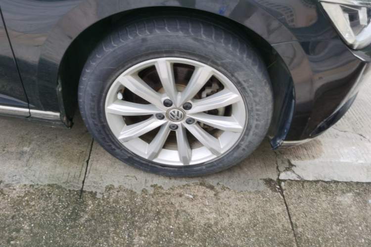 Used Volkswagen Magotan 2019 330TSI DSG Leading Edition China V Standard Right Front Wheel Hub