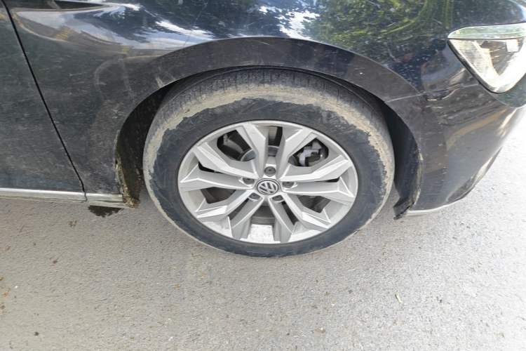 Used Volkswagen Magotan 2019 330TSI DSG Luxury Version China VI Standard Right Front Wheel Hub