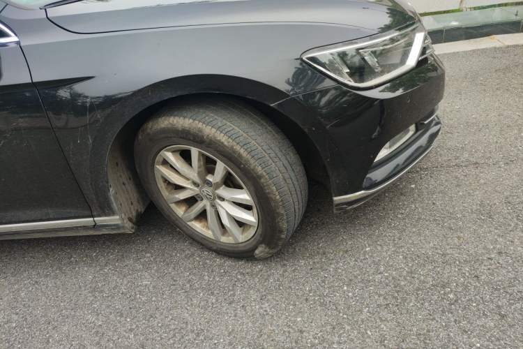 Used Volkswagen Magotan 2019 280TSI DSG Comfort Model China VI Standard Right Front Wheel Hub