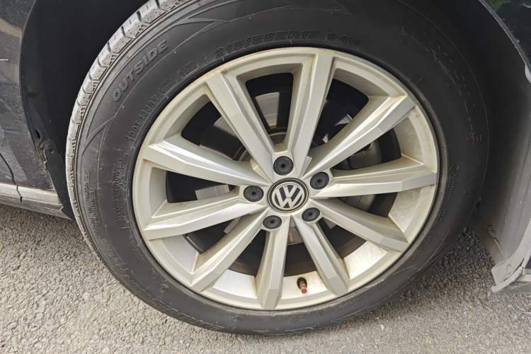 Used Volkswagen Magotan 2019 330TSI DSG Leading Model China VI Standard Right Front Wheel Hub