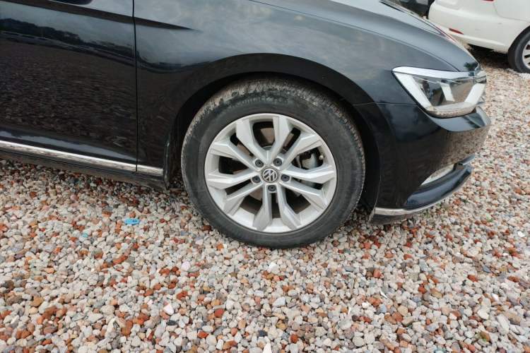 Used Volkswagen Magotan 2019 330TSI DSG Luxury Model China V Standard Right Front Wheel Hub