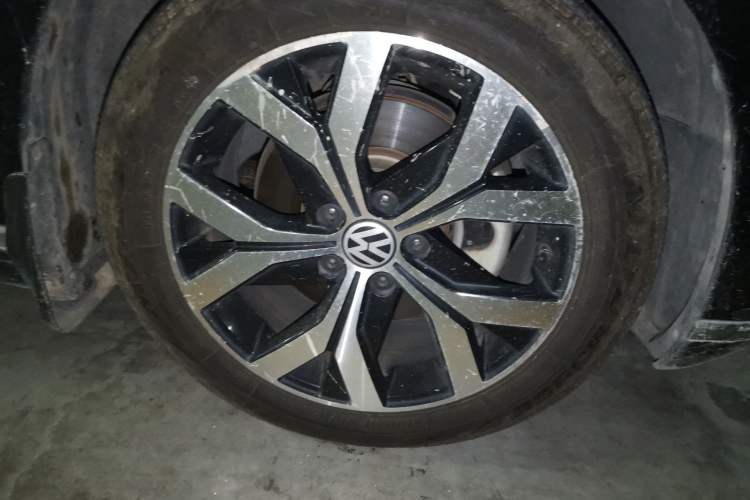 Used Volkswagen Magotan 2019 330TSI DSG Leading Model China VI Standard Right Front Wheel Hub