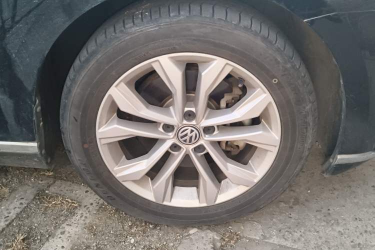 Used Volkswagen Magotan 2019 330TSI DSG Leading Edition China V Standard Right Front Wheel Hub