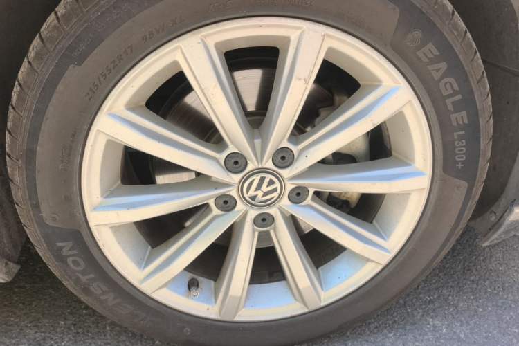 Used Volkswagen Magotan 2019 330TSI DSG Leading Edition China V Standard Right Front Wheel Hub