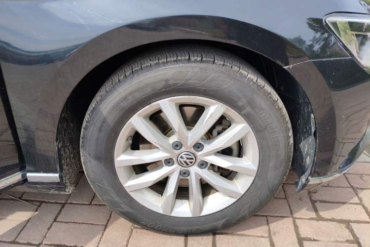 Used Volkswagen Magotan 2019 280TSI DSG Comfort Model China V Standard Right Front Wheel Hub