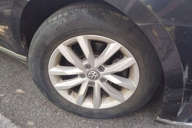 Used Volkswagen Magotan 2019 280TSI DSG Comfort Model China VI Standard Right Front Wheel Hub