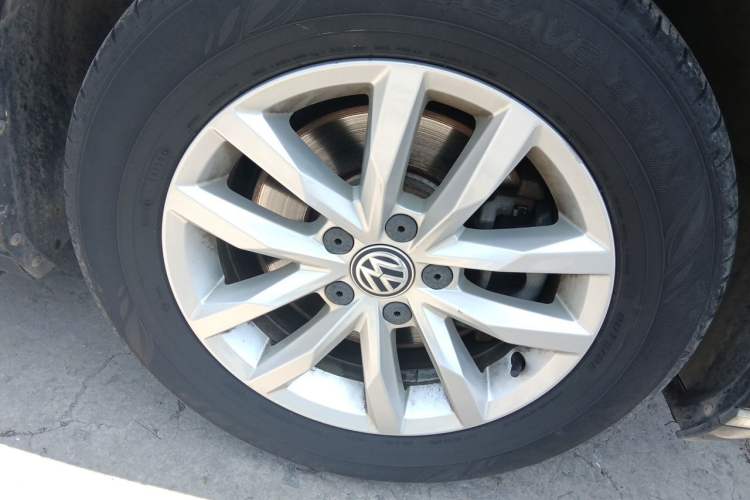 Used Volkswagen Magotan 2019 280TSI DSG Leading Model China V Standard Right Front Wheel Hub