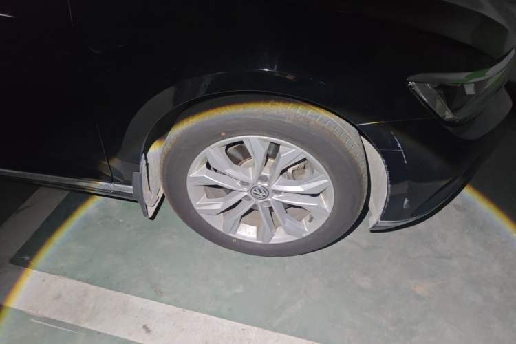 Used Volkswagen Magotan 2019 330TSI DSG Luxury Model China V Standard Right Front Wheel Hub