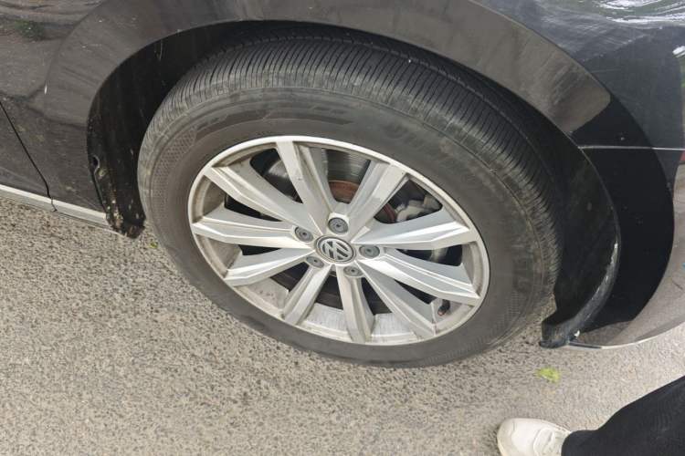 Used Volkswagen Magotan 2019 330TSI DSG Leading Edition China V Standard Right Front Wheel Hub