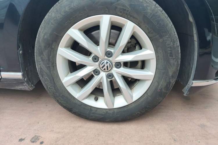 Used Volkswagen Magotan 2019 280TSI DSG Comfort Model China VI Standard Right Front Wheel Hub